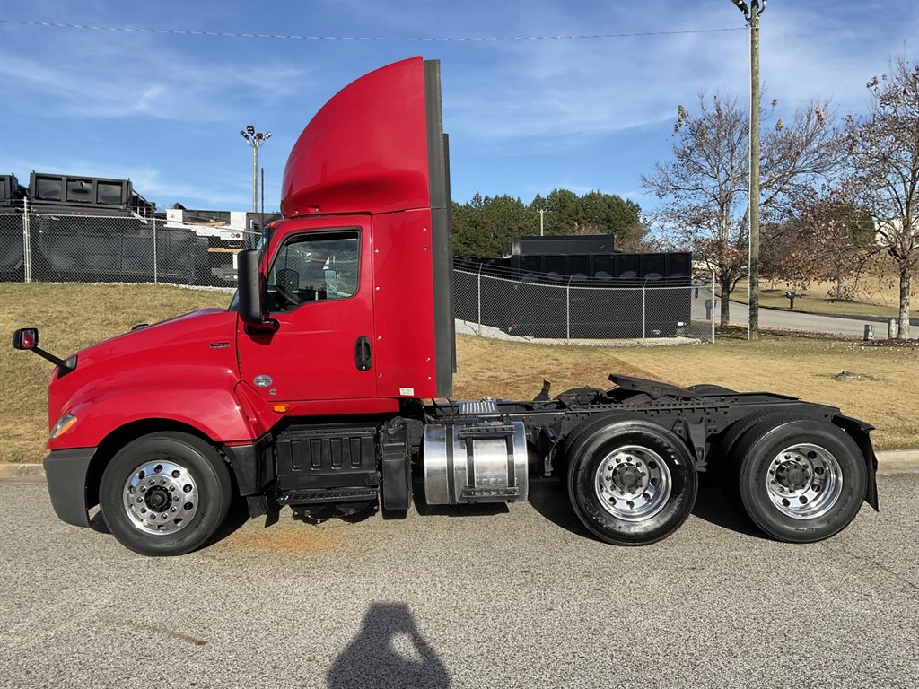 2017 Freightliner Cascadia - $37,000