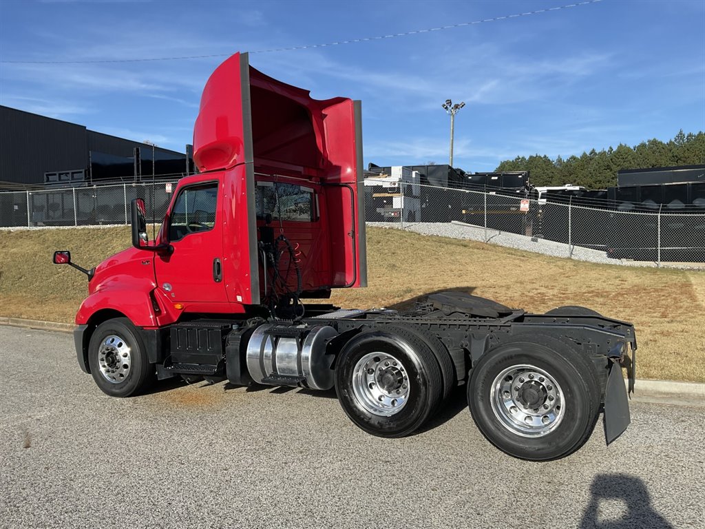 2017 Freightliner Cascadia - $37,000