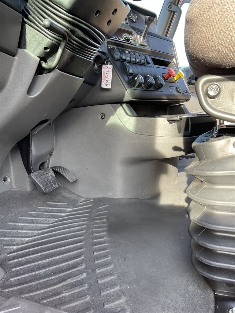 2017 Freightliner Cascadia - $37,000