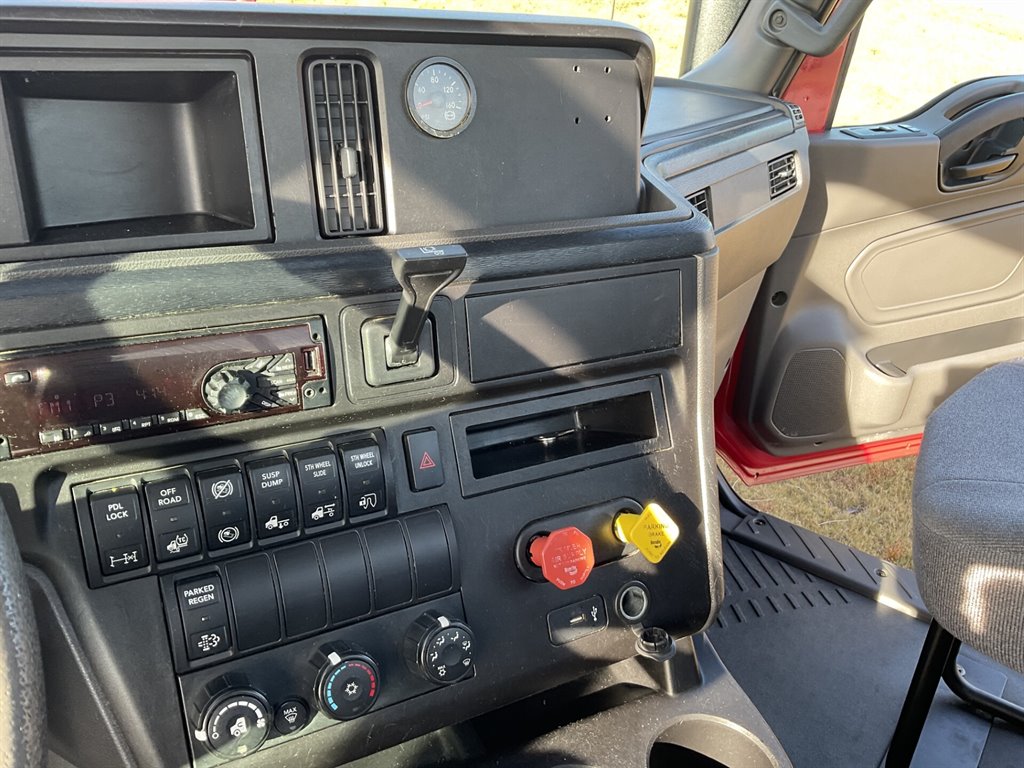 2017 Freightliner Cascadia - $37,000