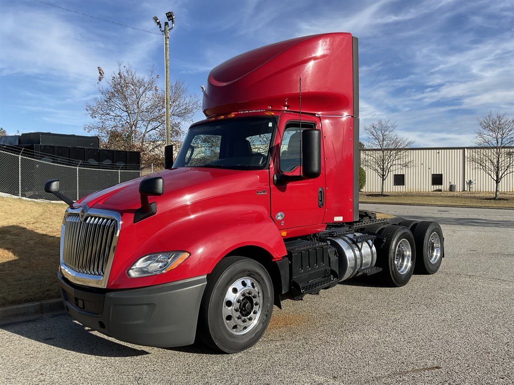 2017 Freightliner Cascadia - $37,000