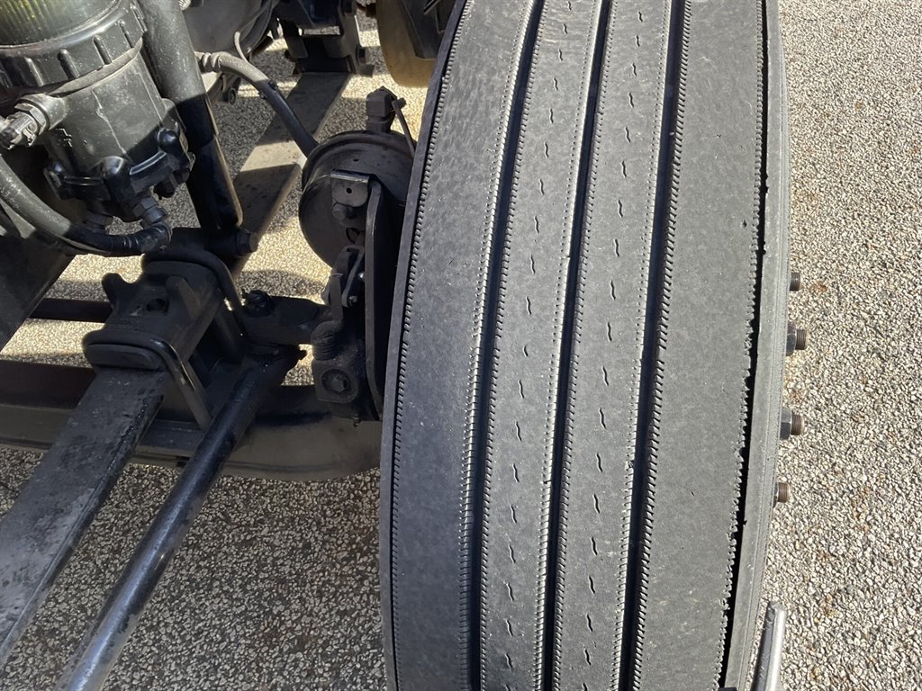 2017 Freightliner Cascadia - $37,000