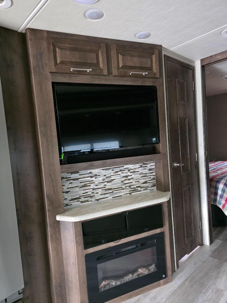 2020 Freightliner S2RV - $165,000