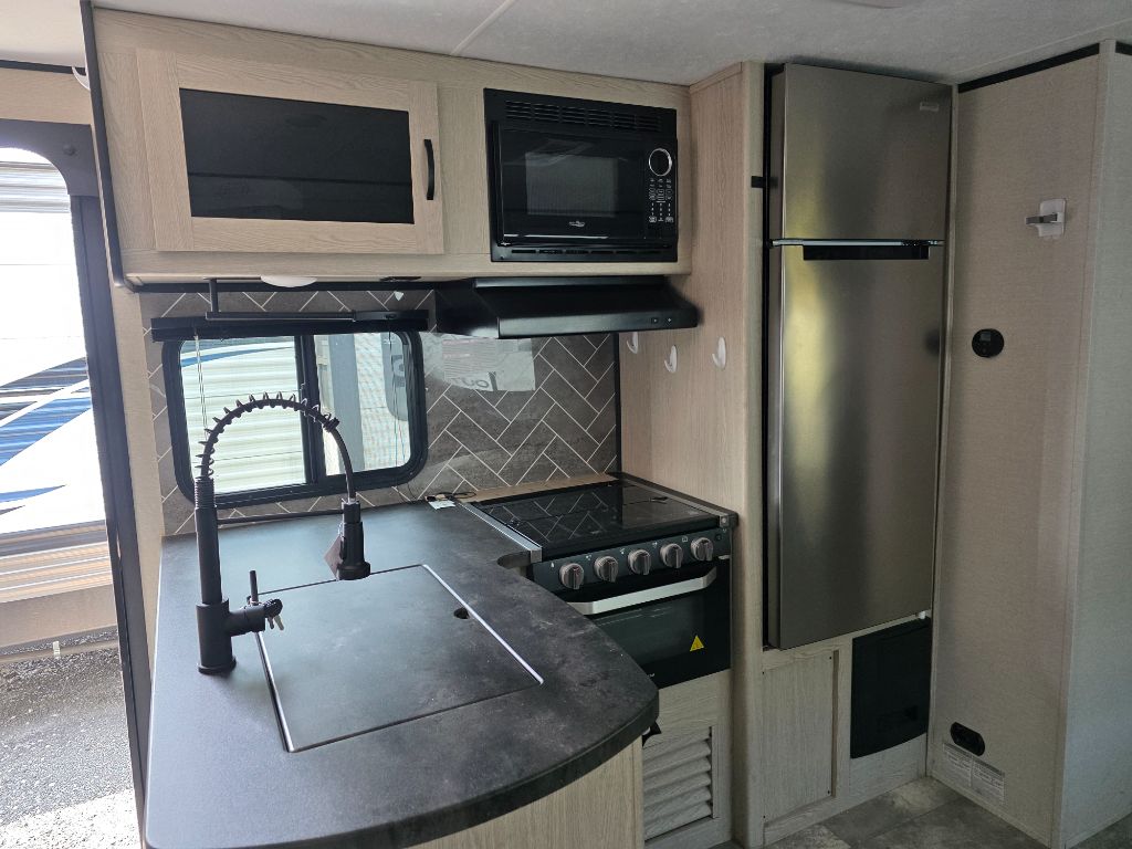 2023 Forest River Coachmen Apex - $28,900