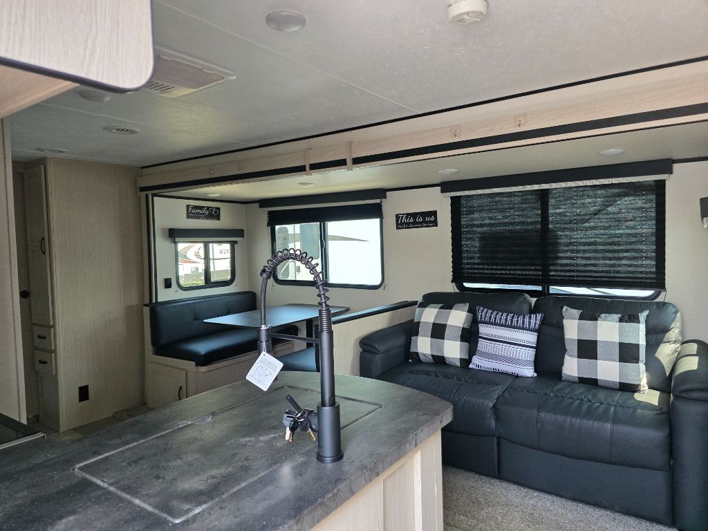 2023 Forest River Coachmen Apex - $28,900