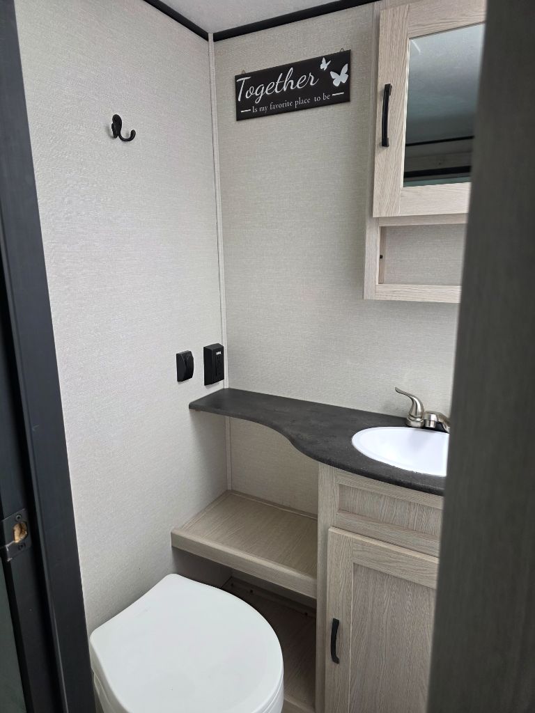 2023 Forest River Coachmen Apex - $28,900