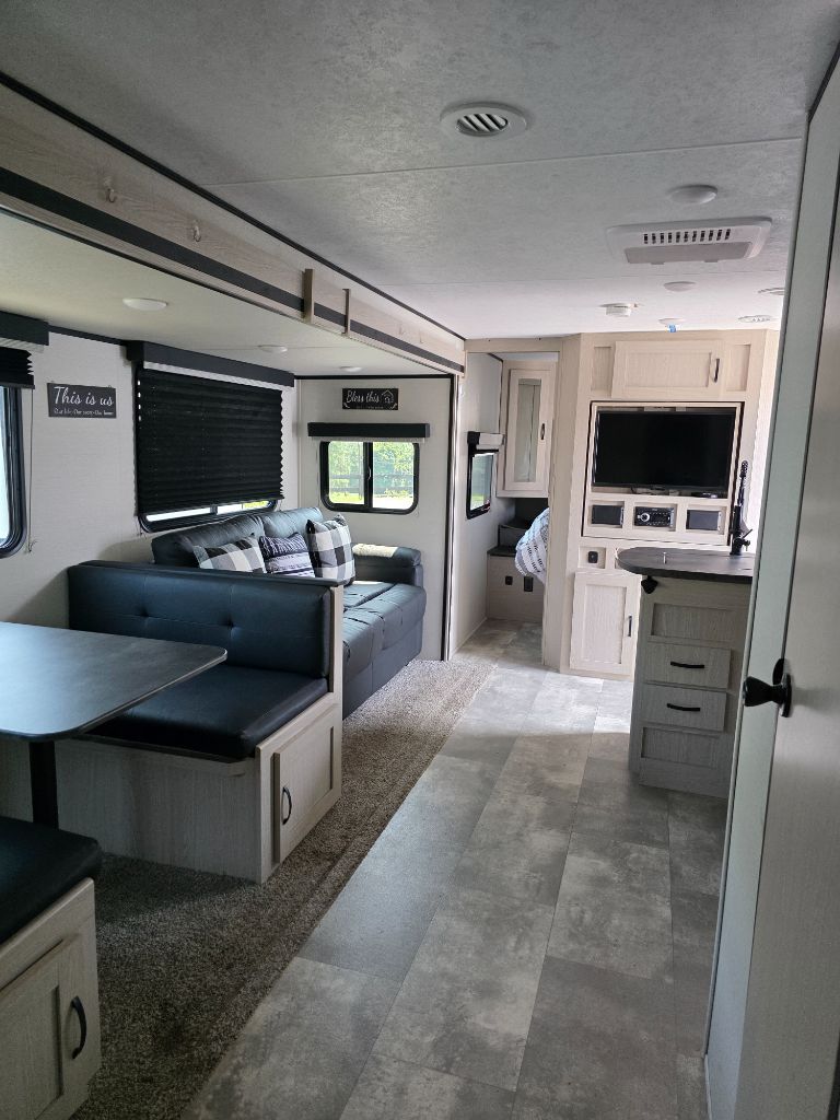 2023 Forest River Coachmen Apex - $28,900