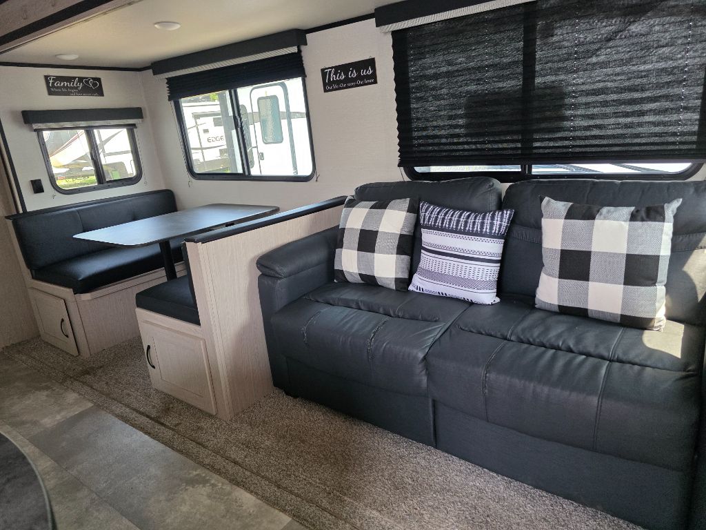 2023 Forest River Coachmen Apex - $28,900