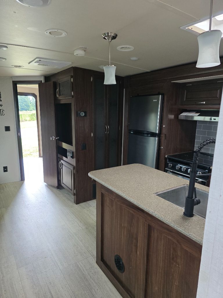 2019 Forest River Palomino Trailer - $24,699