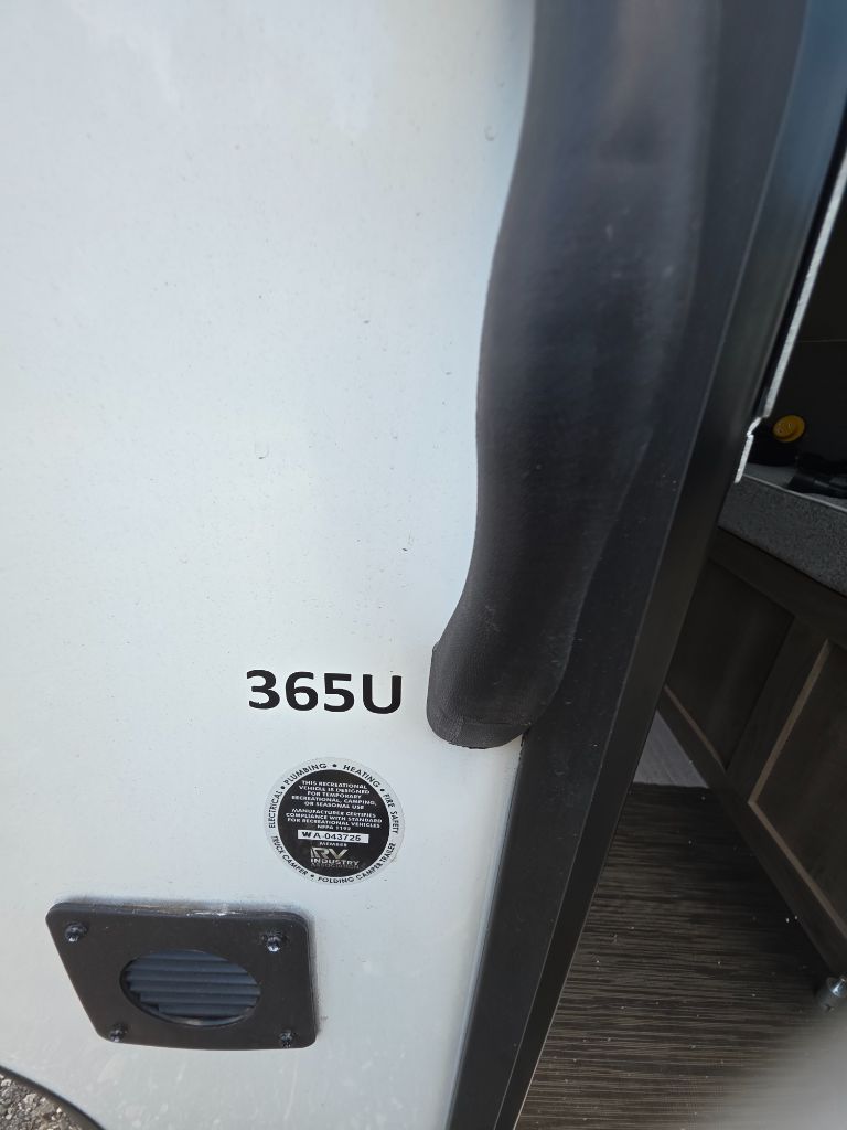 2026 TRAVEL LITE 26365U XS