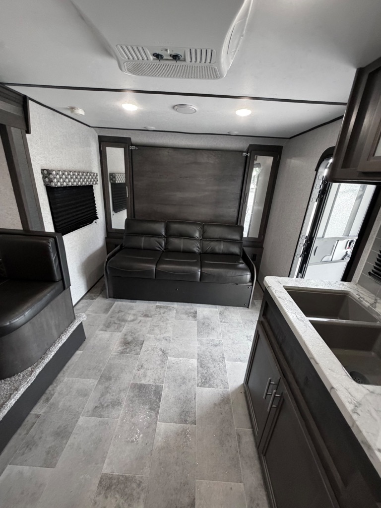 2021 Keystone Keystone - $16,995