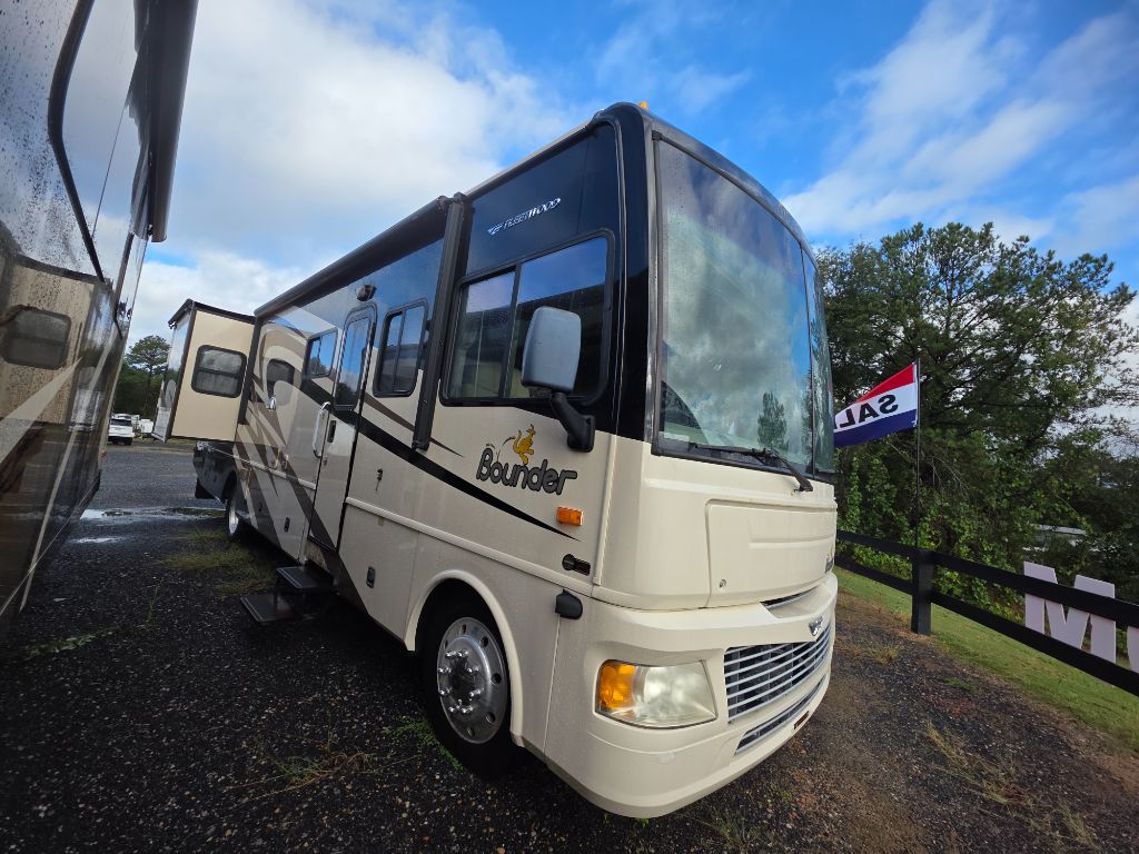 2008 Workhorse W22 - $26,995