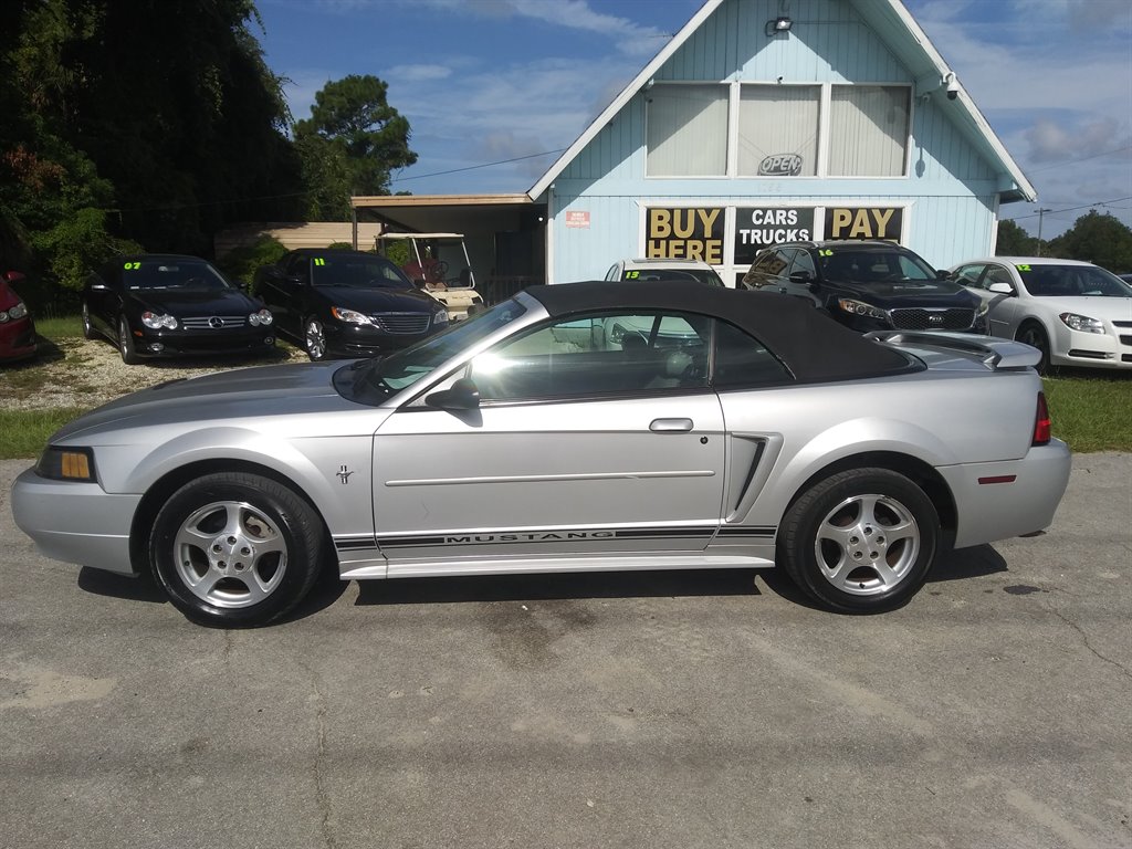 2003 Ford Mustang Deluxe photo
