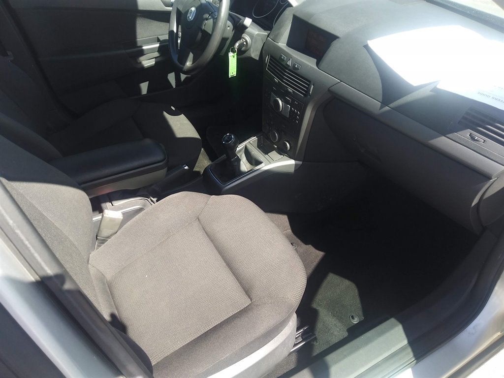 2008 Saturn Astra XE photo