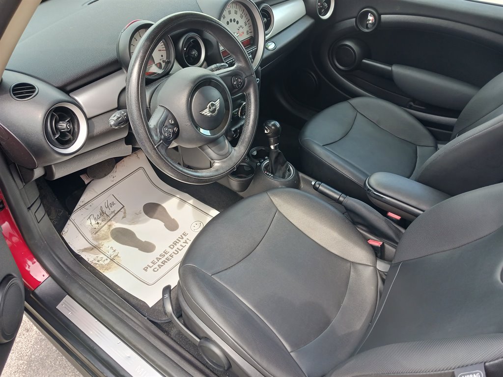2013 MINI Hardtop Hatchback - $12,995