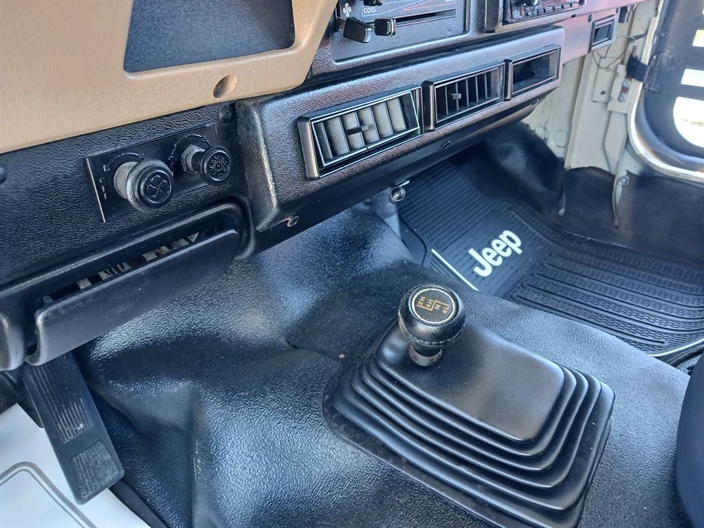1989 Jeep Wrangler photo