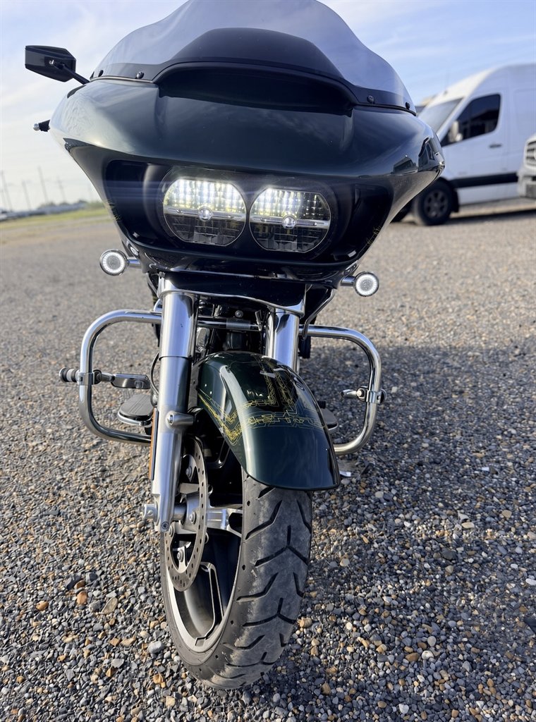 2019 Harley-davidson Road Glide - $17,000