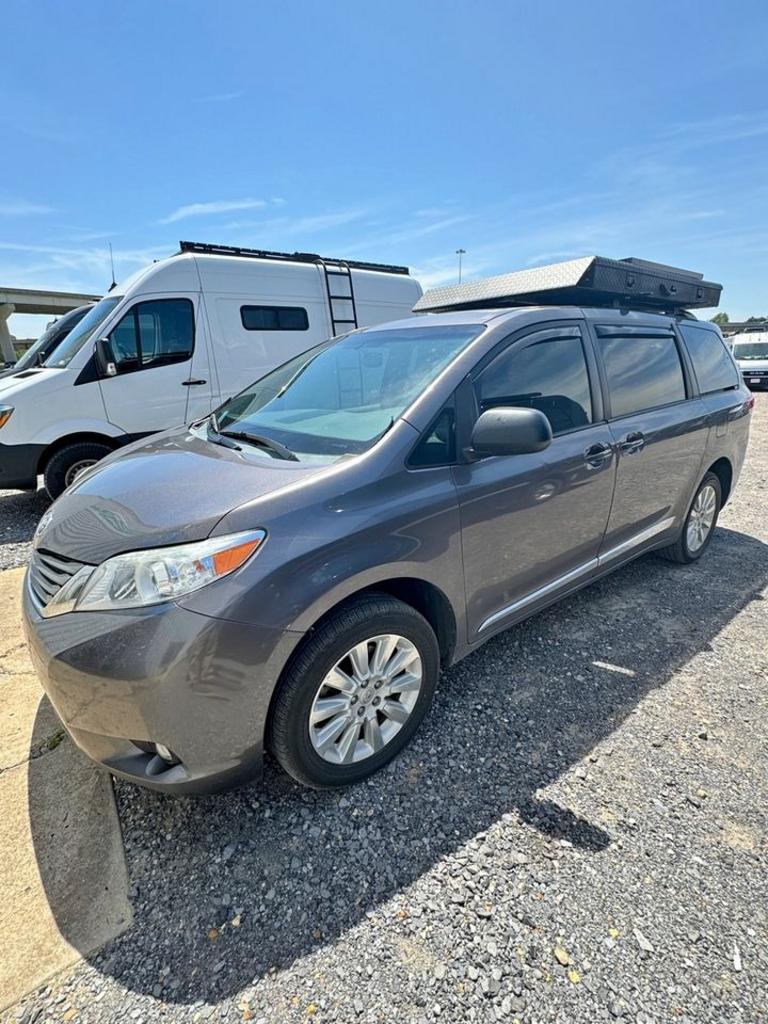 2012 Toyota Sienna - $10,500