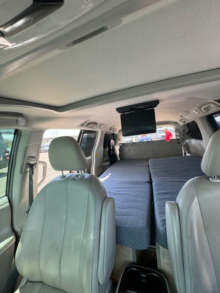 2012 Toyota Sienna - $10,500