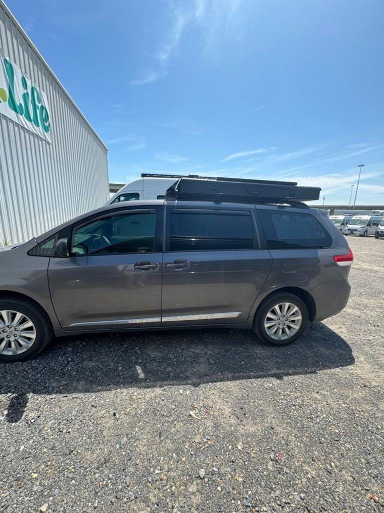 2012 Toyota Sienna - $10,500