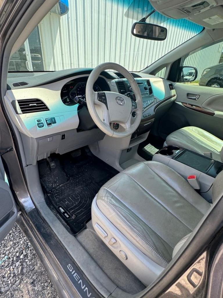 2012 Toyota Sienna - $10,500