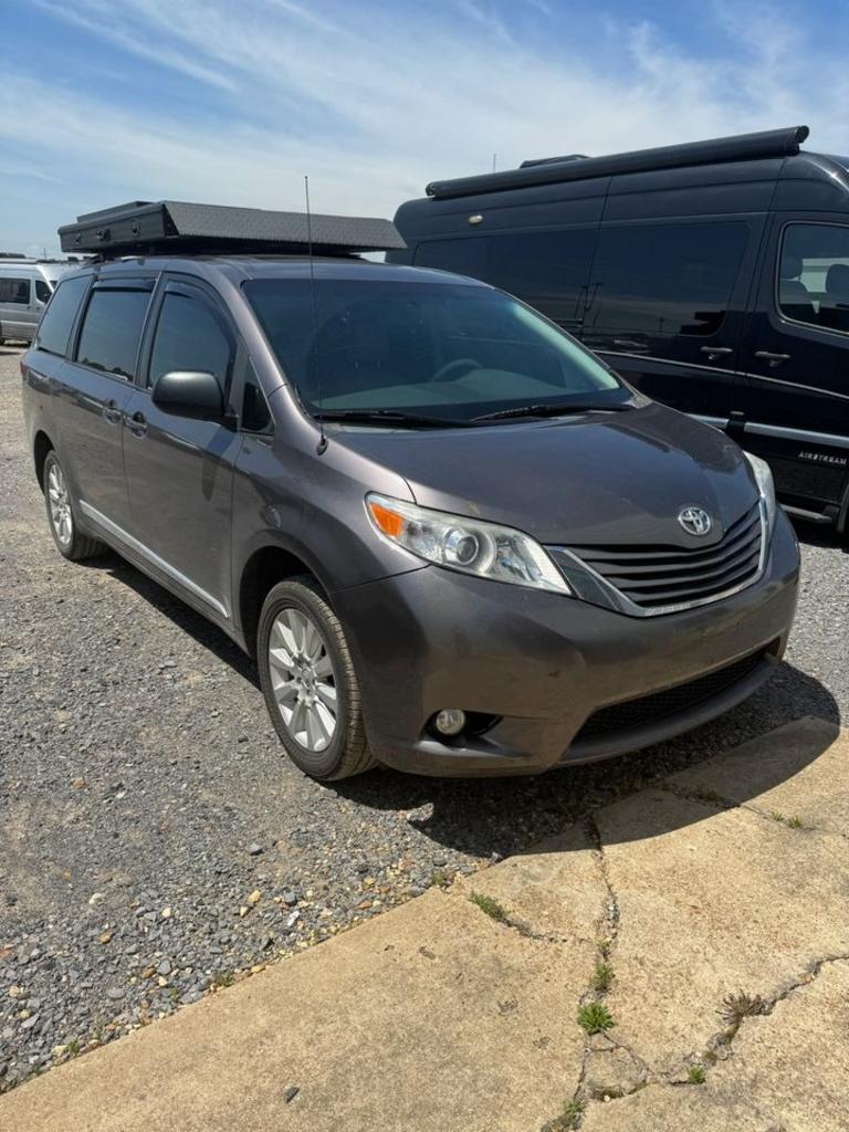 2012 Toyota Sienna - $10,500