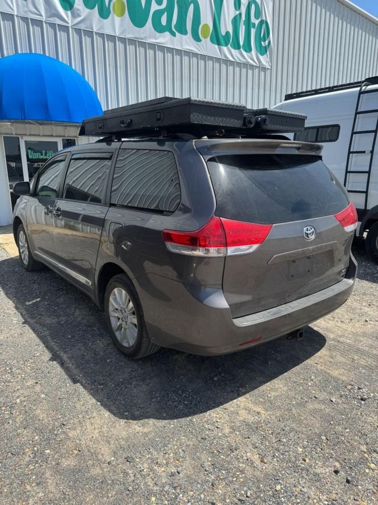 2012 Toyota Sienna - $10,500