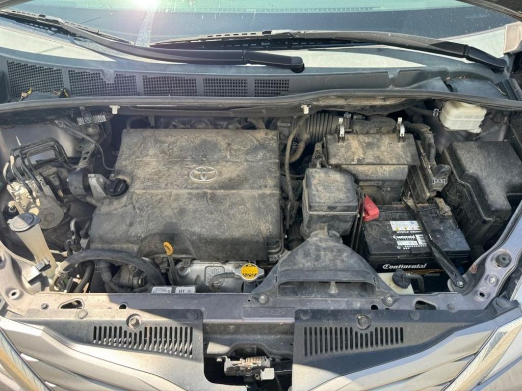 2012 Toyota Sienna - $10,500