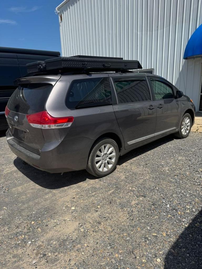2012 Toyota Sienna - $10,500