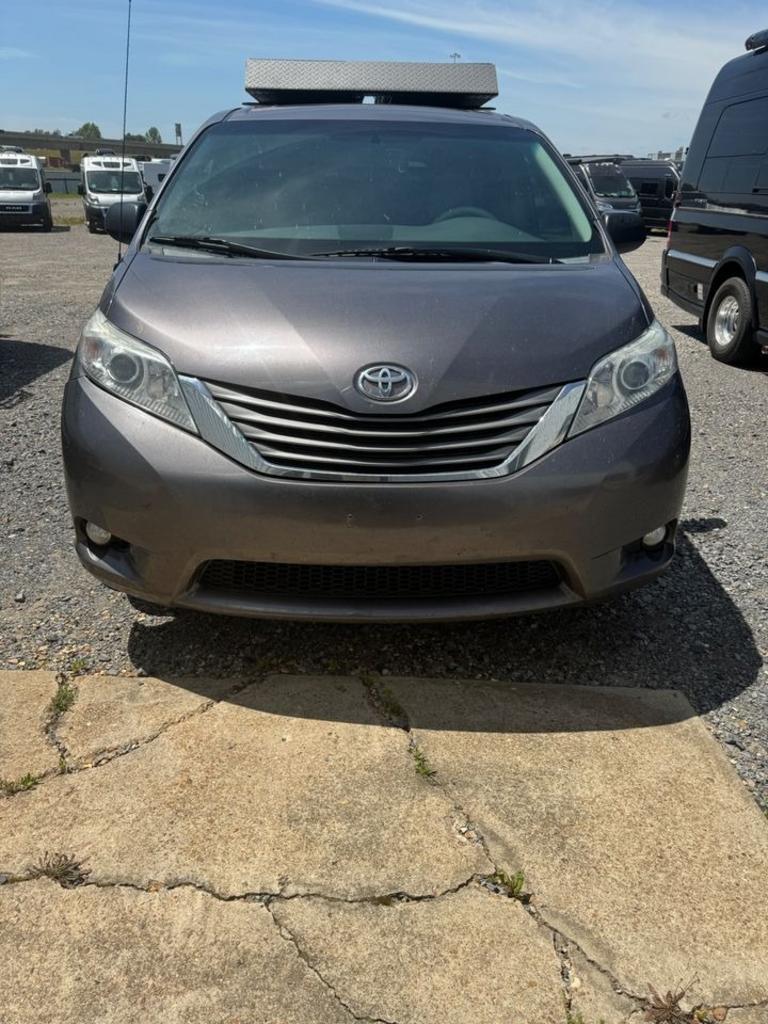 2012 Toyota Sienna - $10,500