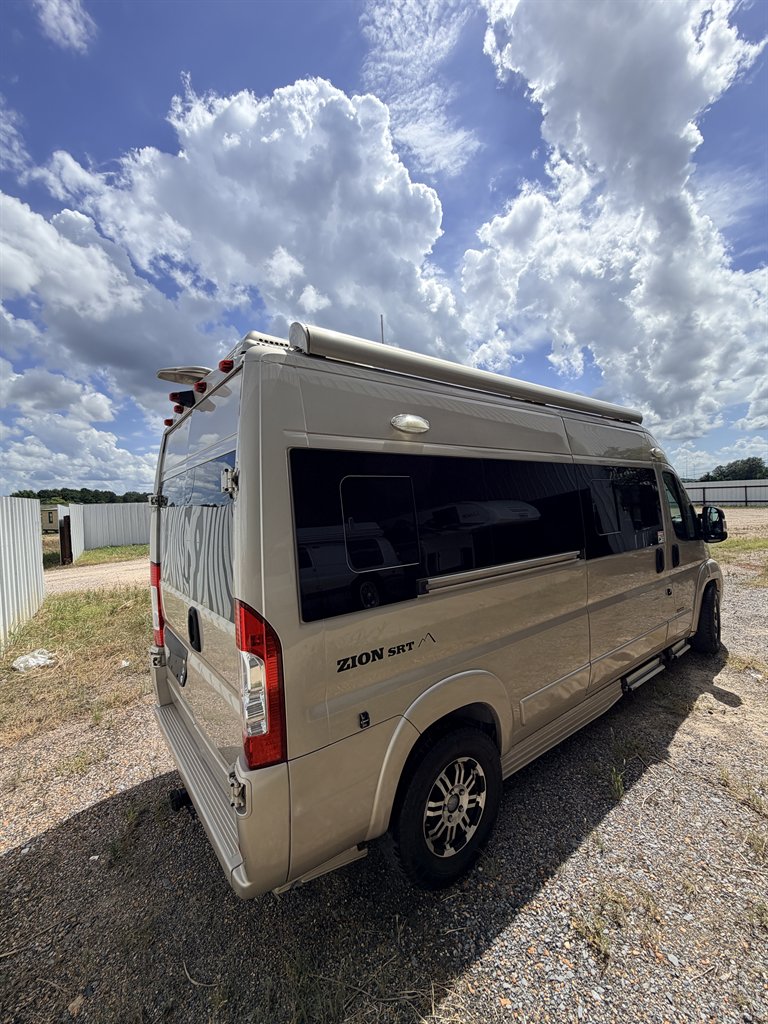2018 Roadtrek Zion SRT - $61,999