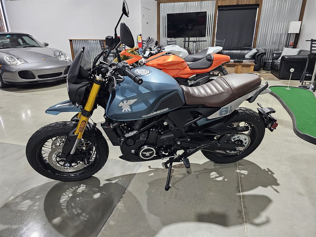 2023 Moto Morini Seiemmezzo - $4,750