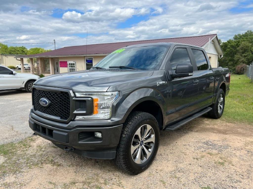 The 2019 Ford F150 Lariat photos