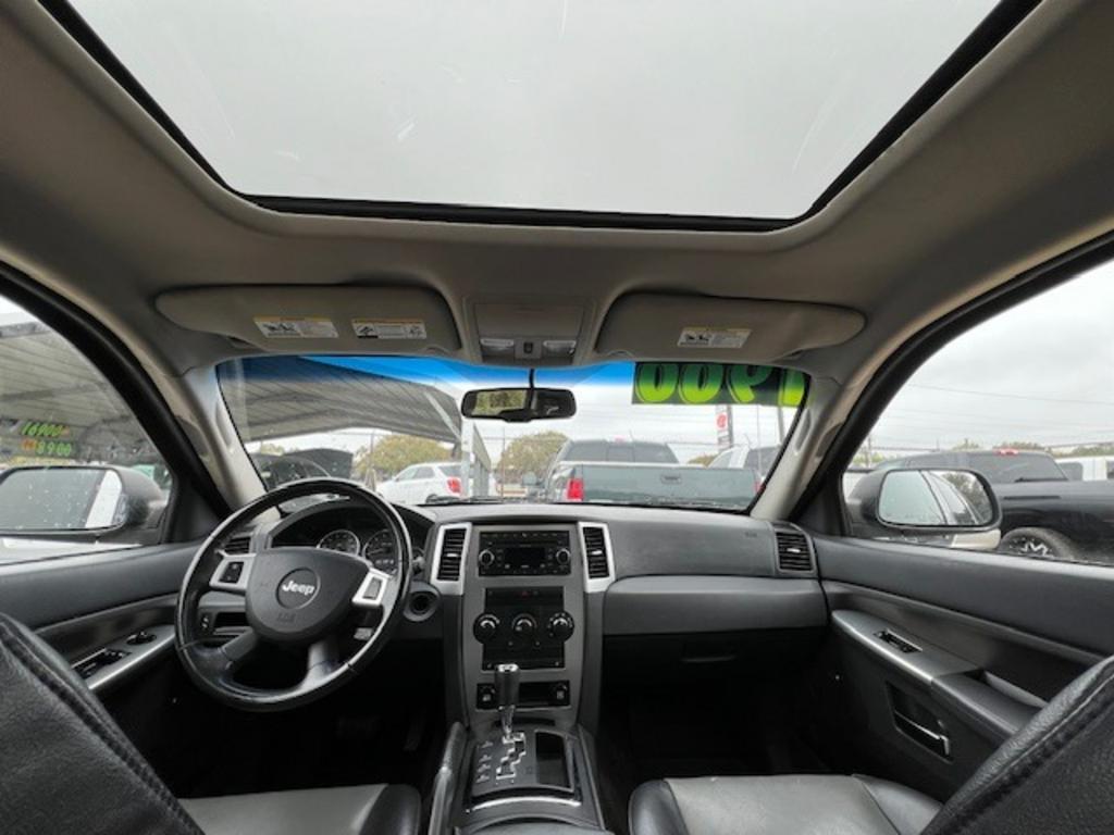 2009 Jeep Grand Cherokee Laredo photo