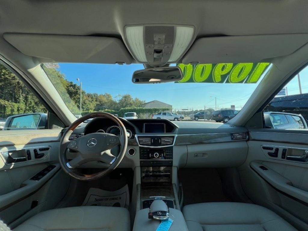 2011 Mercedes-Benz E-Class E350 Luxury photo