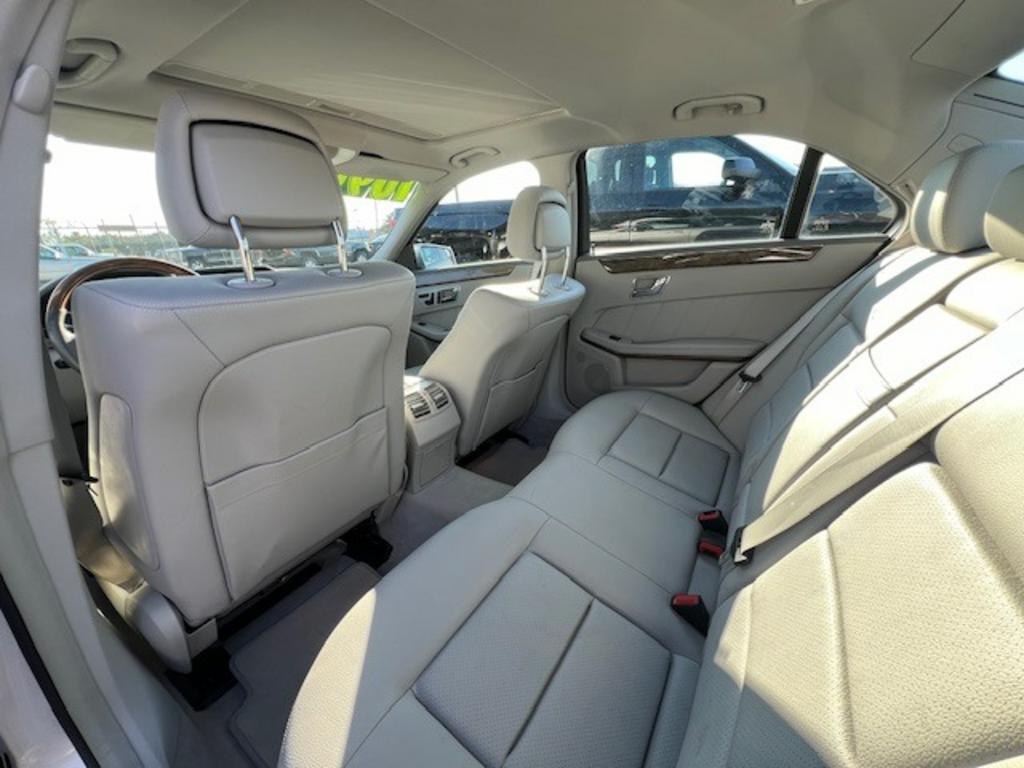 2011 Mercedes-Benz E-Class E350 Luxury photo