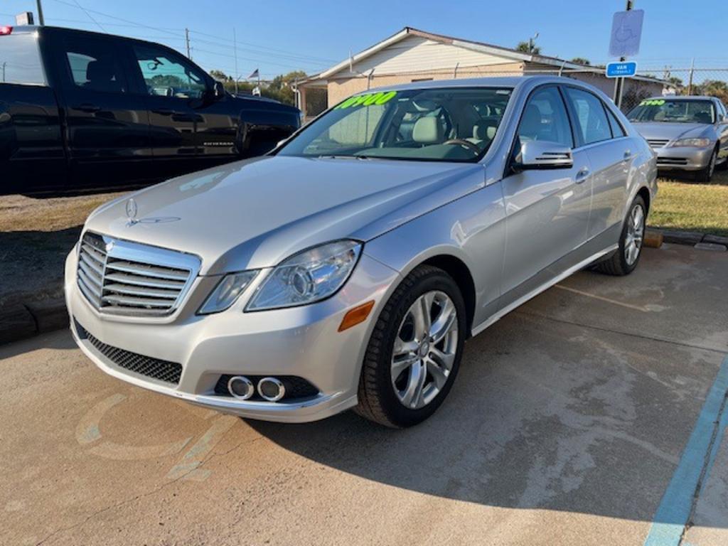 2011 Mercedes-Benz E-Class E350 Luxury photo