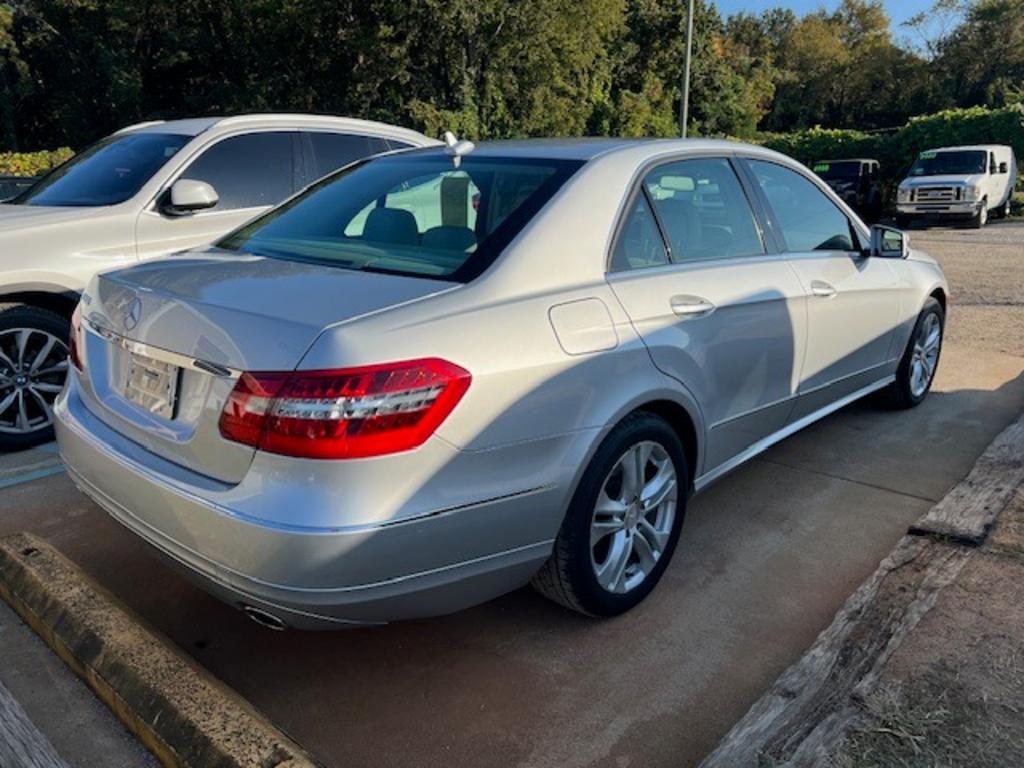 2011 Mercedes-Benz E-Class E350 Luxury photo