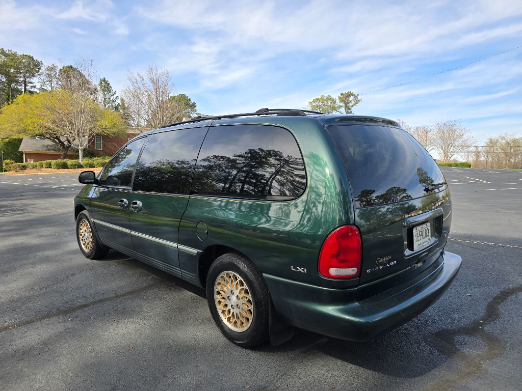 1998 Chrysler Town & Country LXi photo