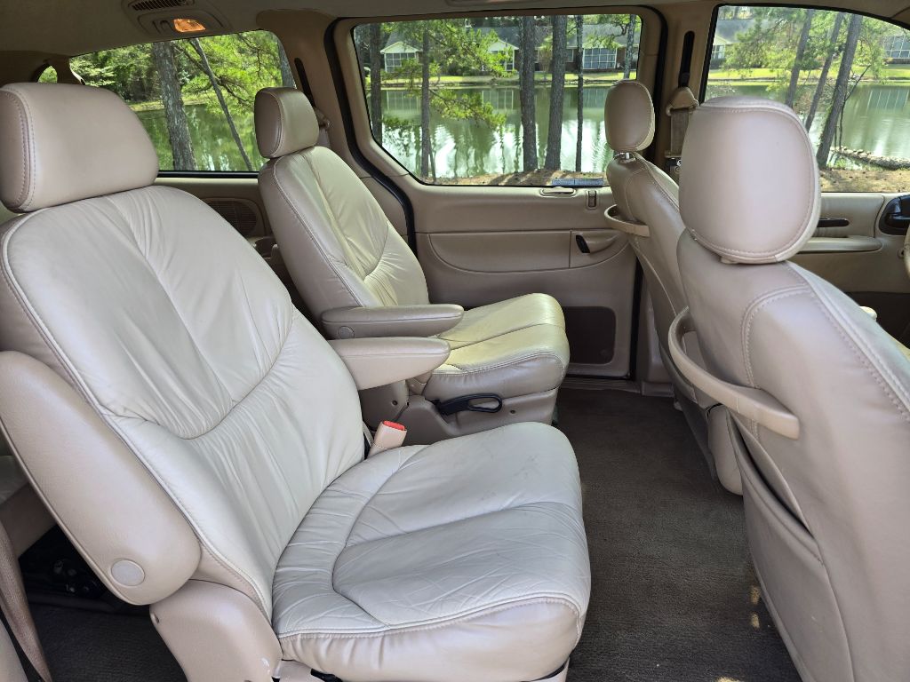 1998 Chrysler Town & Country LXi photo
