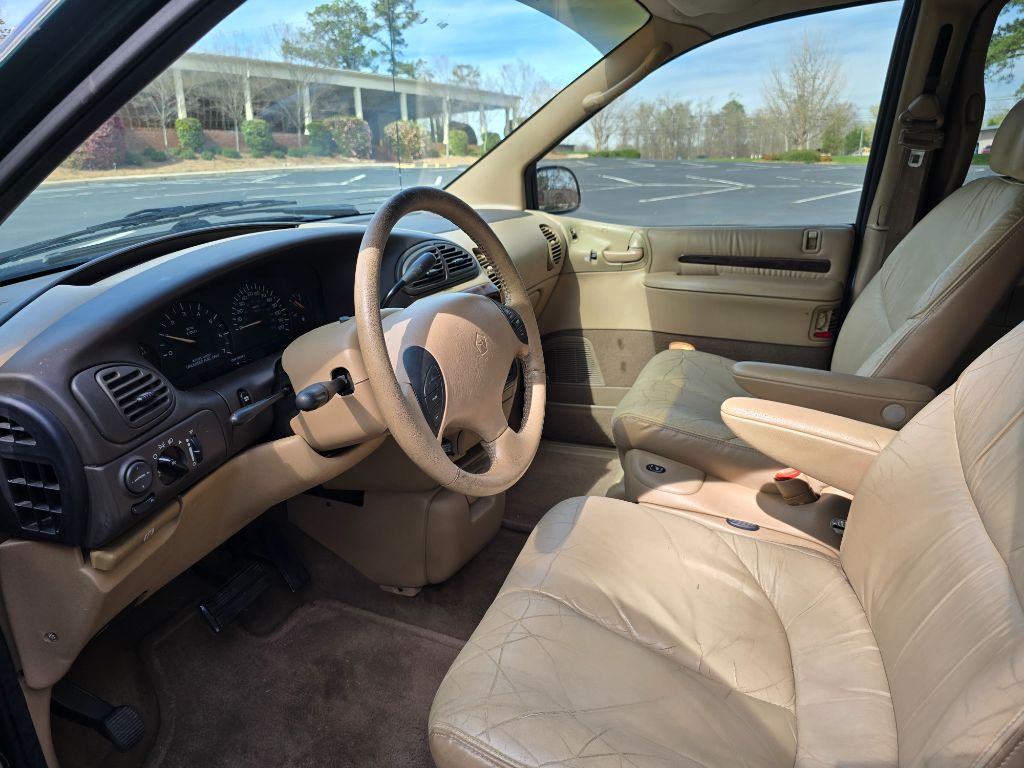 1998 Chrysler Town & Country LXi photo
