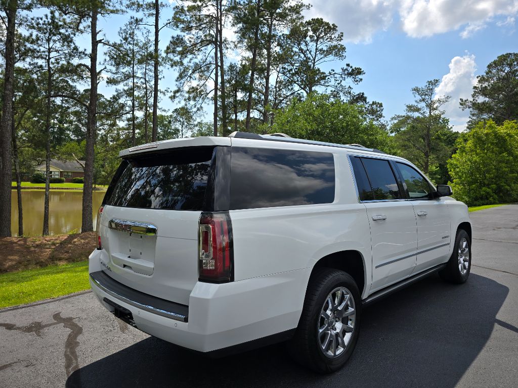 2016 GMC Yukon XL 1500 Denali photo