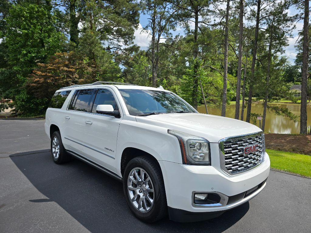 2016 GMC Yukon XL 1500 Denali photo