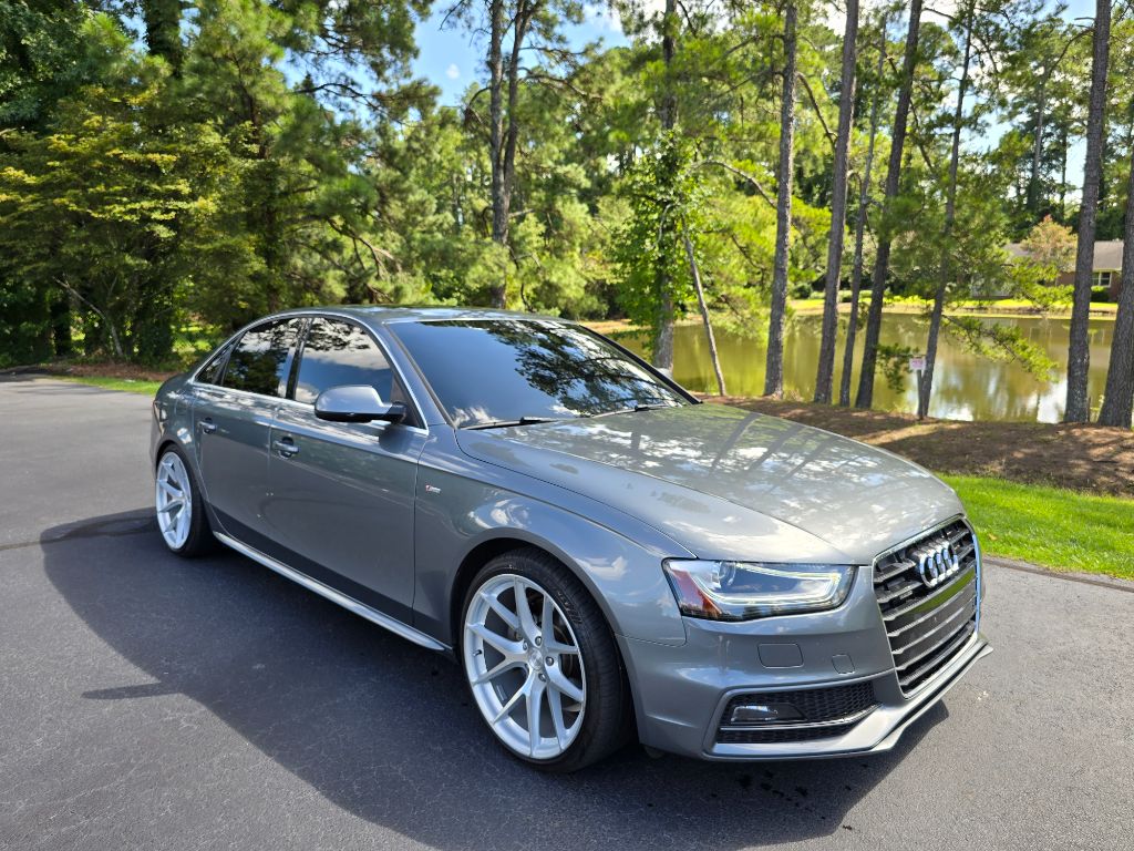 Audi A4 2.0T quattro Premium Plus AWD