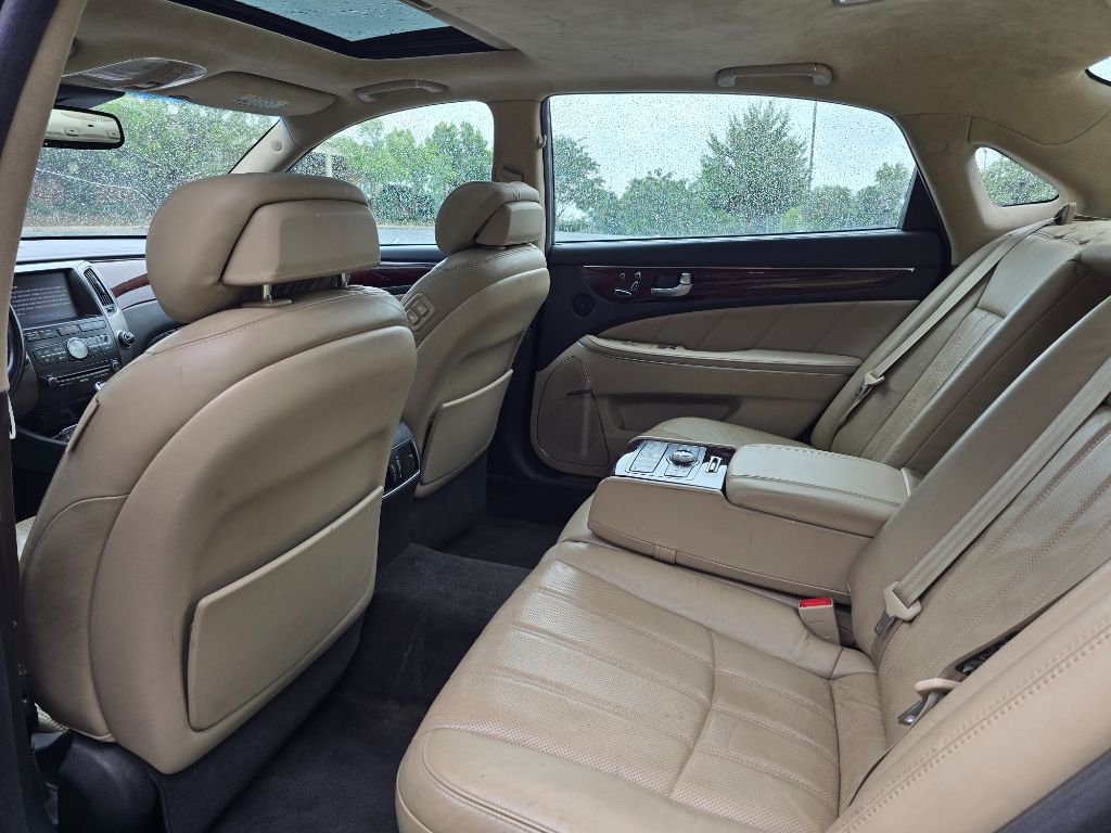 2011 Hyundai Equus - $6,500