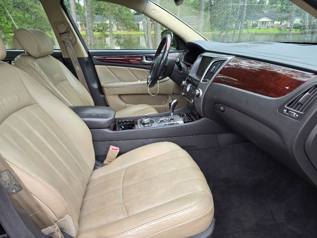 2011 Hyundai Equus - $6,500