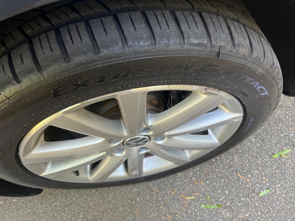 2010 Volkswagen Passat - $6,950