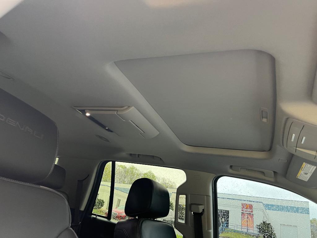 2018 GMC Yukon Denali photo