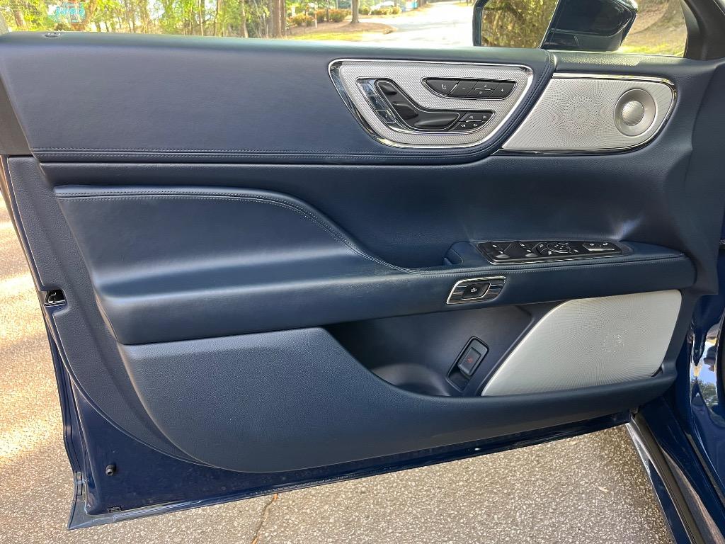 2017 Lincoln Continental - $17,950