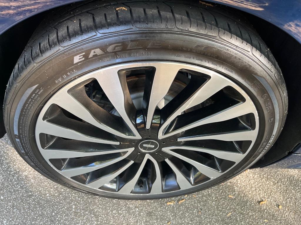 2017 Lincoln Continental - $17,950